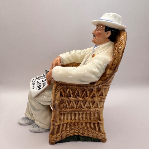 Royal Doulton Figurine "Taking Things Easy" HN2680. - Picture 5 of 10